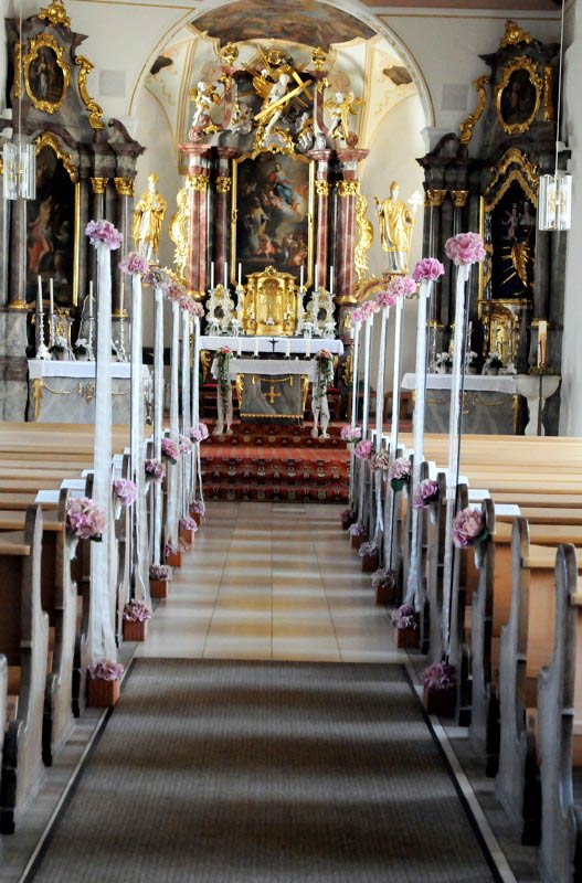 Hortensien an Kirchenbänken (Lentinger Kirche)