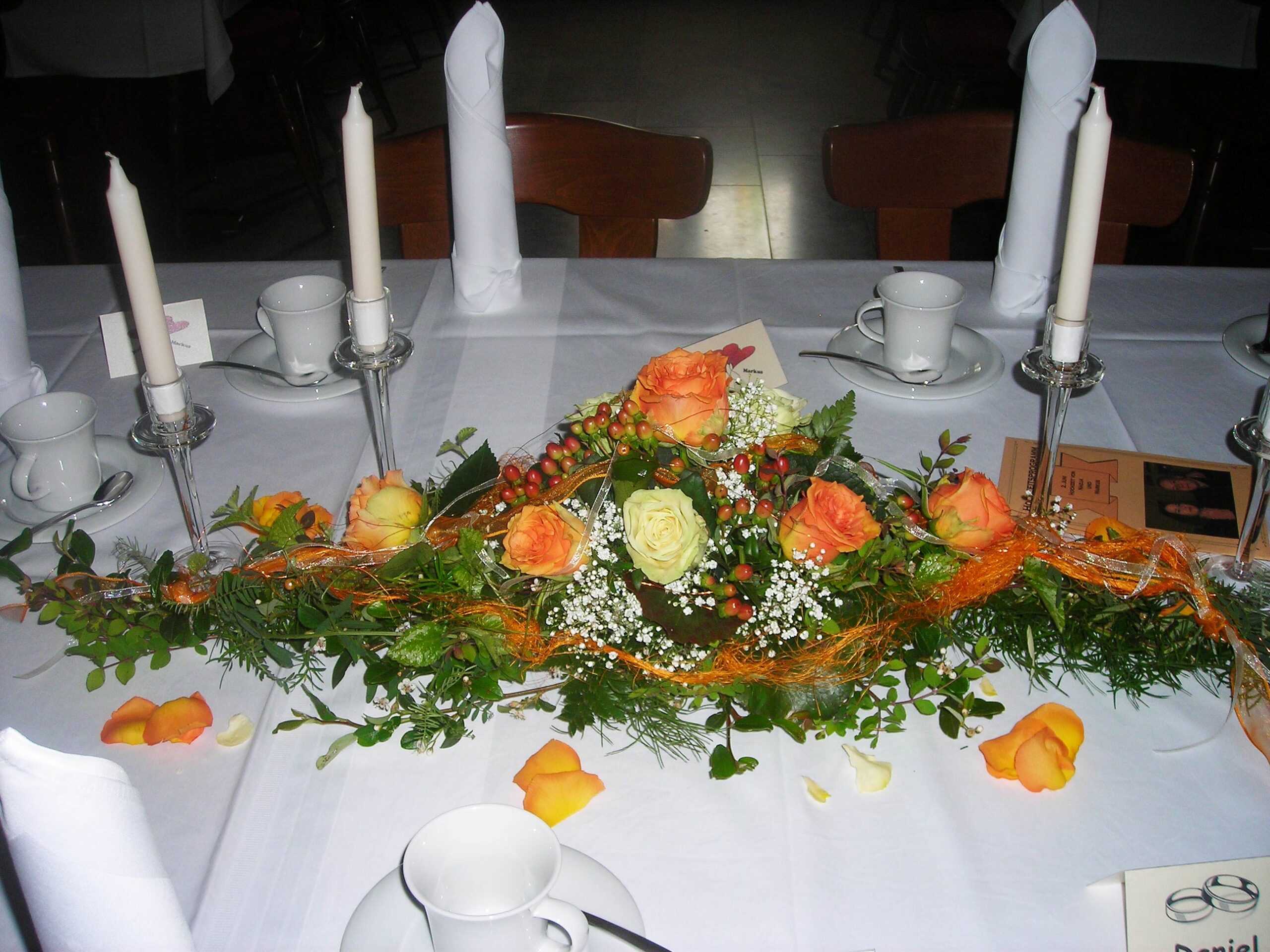 Länglich in orange-creme