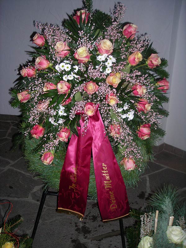 Rosen mit Ginster (Frühling)