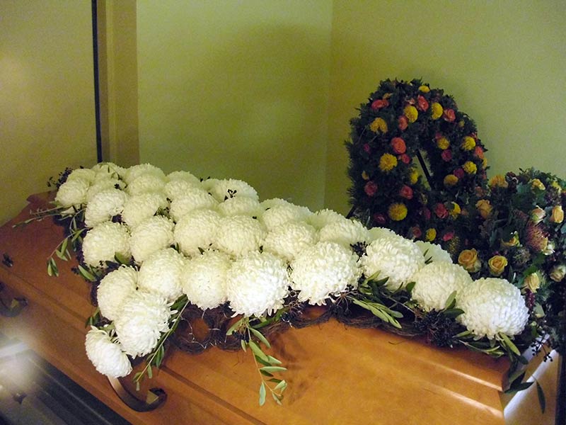 Sargdecke aus Chrysanthemen