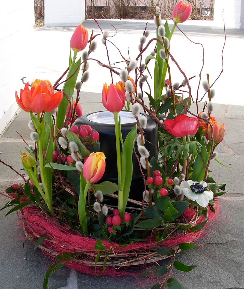 Urnenumhüllung mit Tulpen (Frühling)