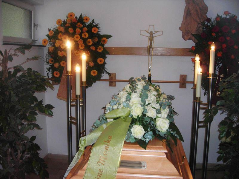 Weiße Rosen und Eucalypthus 2