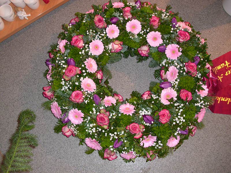 Winterlicher Kranz mit Frühling